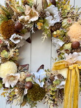 Load image into Gallery viewer, Biscotti & Shortbread Pomwreath - approx 35cm