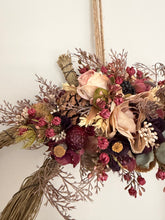 Load image into Gallery viewer, Pumpkin shaped Berries Pomwreath - approx 35cm