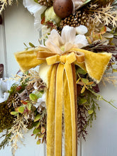 Load image into Gallery viewer, Biscotti &amp; Shortbread Pomwreath - approx 35cm
