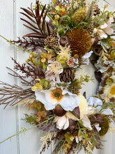 Load image into Gallery viewer, Biscotti &amp; Shortbread Pomwreath - approx 35cm
