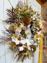 Load image into Gallery viewer, Biscotti &amp; Shortbread Pomwreath - approx 35cm
