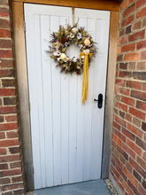 Load image into Gallery viewer, Biscotti &amp; Shortbread Pomwreath - approx 35cm
