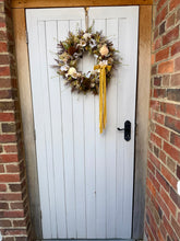 Load image into Gallery viewer, Biscotti &amp; Shortbread Pomwreath - approx 35cm
