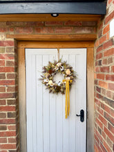 Load image into Gallery viewer, Biscotti &amp; Shortbread Pomwreath - approx 35cm
