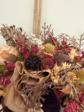 Load image into Gallery viewer, Pumpkin shaped Berries Pomwreath - approx 35cm
