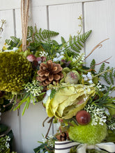 Load image into Gallery viewer, Peppermint &amp; Pistachio Pomwreath - approx 35cm
