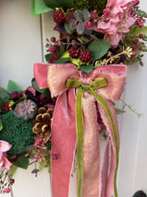 Load image into Gallery viewer, Berry Kiss Pomwreath - approx 35cm
