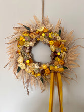 Load image into Gallery viewer, Autumn Gold Pomwreath - approx 28cm. * Recommended for indoor use only.
