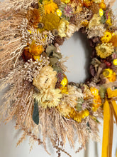 Load image into Gallery viewer, Autumn Gold Pomwreath - approx 28cm. * Recommended for indoor use only.
