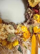 Load image into Gallery viewer, Autumn Gold Pomwreath - approx 28cm. * Recommended for indoor use only.
