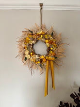 Load image into Gallery viewer, Autumn Gold Pomwreath - approx 28cm. * Recommended for indoor use only.
