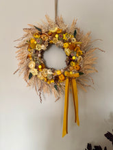 Load image into Gallery viewer, Autumn Gold Pomwreath - approx 28cm. * Recommended for indoor use only.
