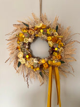 Load image into Gallery viewer, Autumn Gold Pomwreath - approx 28cm. * Recommended for indoor use only.
