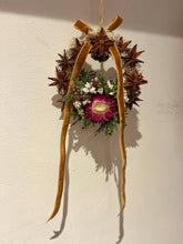 Load image into Gallery viewer, Star Anise Festive Pomwreath - approx 11cm.
