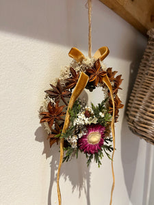 Star Anise Festive Pomwreath - approx 11cm.