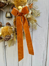 Load image into Gallery viewer, Pinecones &amp; Caramel Swirls Pomwreath - approx 25cm
