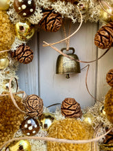 Load image into Gallery viewer, Pinecones &amp; Caramel Swirls Pomwreath - approx 25cm
