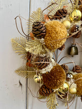 Load image into Gallery viewer, Pinecones &amp; Caramel Swirls Pomwreath - approx 25cm
