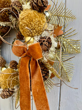 Load image into Gallery viewer, Pinecones &amp; Caramel Swirls Pomwreath - approx 25cm
