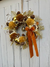 Load image into Gallery viewer, Pinecones &amp; Caramel Swirls Pomwreath - approx 25cm
