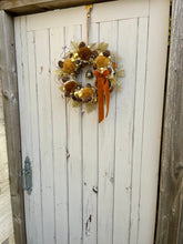 Load image into Gallery viewer, Pinecones &amp; Caramel Swirls Pomwreath - approx 25cm
