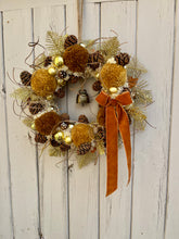 Load image into Gallery viewer, Pinecones &amp; Caramel Swirls Pomwreath - approx 25cm
