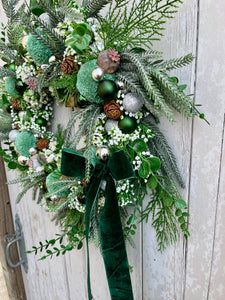 Peppermint Twilight Woodland Walk Pomwreath - approx 35cm