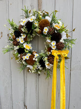 Load image into Gallery viewer, Spring Daisy Pomwreath - approx 25cm
