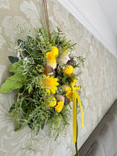 Load image into Gallery viewer, Sweet Easter Pomwreath - approx 20cm
